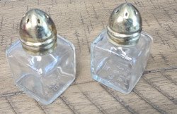 Salt & Pepper Mini Glass Gold Top Shaker Set